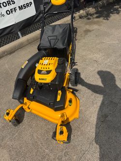 DeWalt 224cc Gas Walk-Behind Lawn Mower