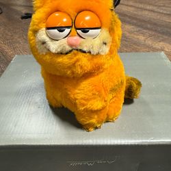 Garfield, & Odie - 1983 vintage