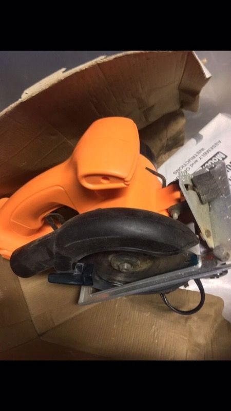 Chicago Electric Power Tools 5-3/8" Cordless Circular Saw Kit Brand New!