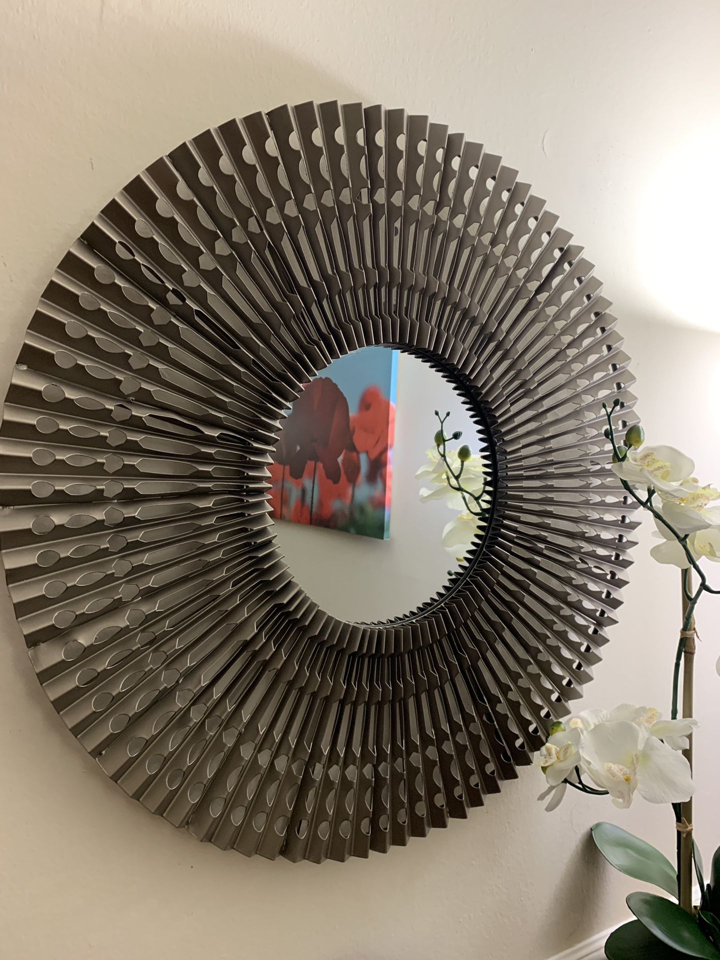 Beautiful iron wall mirror 26 inches diameter