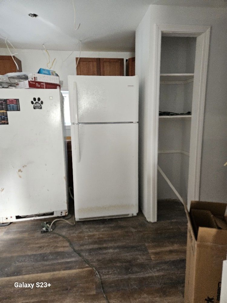 Refridgerator