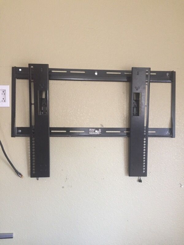Sanus Simplicity Ultra Low Profile Tilting TV Wall Mount