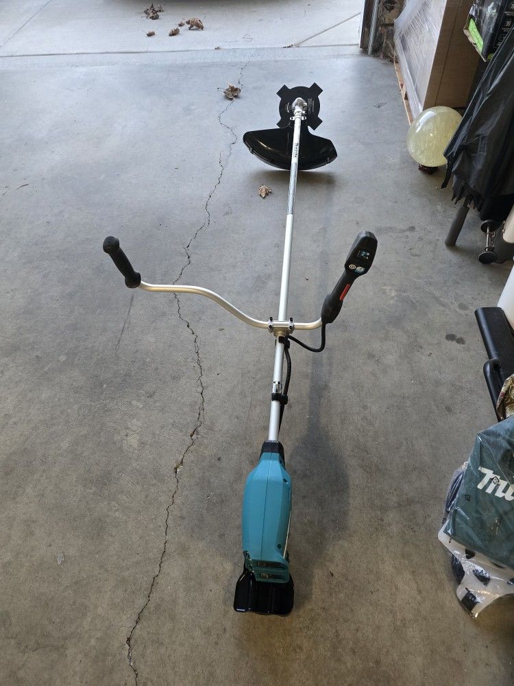 Makita LXT Brushless Brush Cutterb XRU16PT (Tool Only)