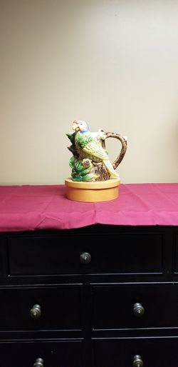Parrot pitcher