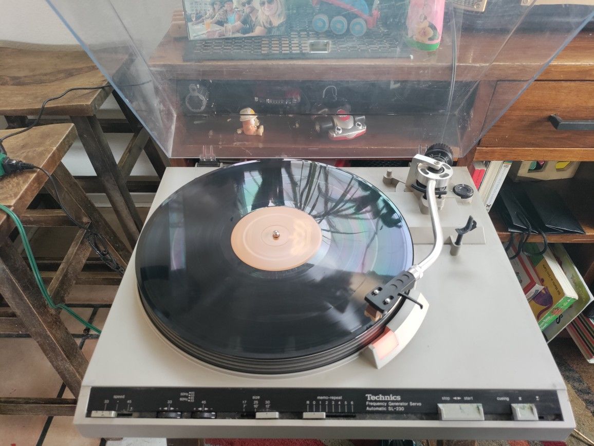 Technics 1978 SL-230 Turntable Automatic