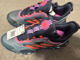 NEW ADIDAS MENS SHOES SIZE 9