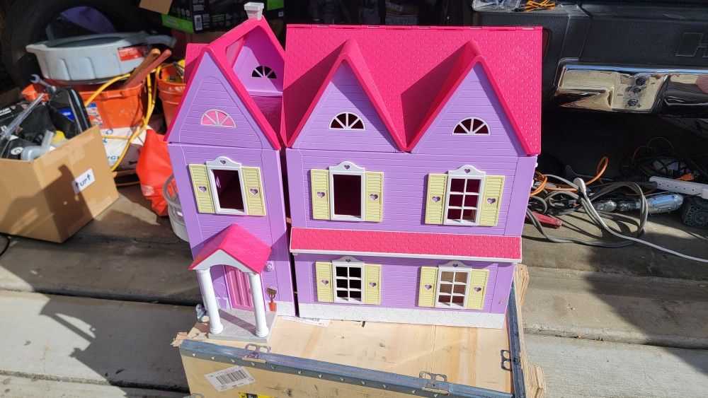 Toys R Us Doll House