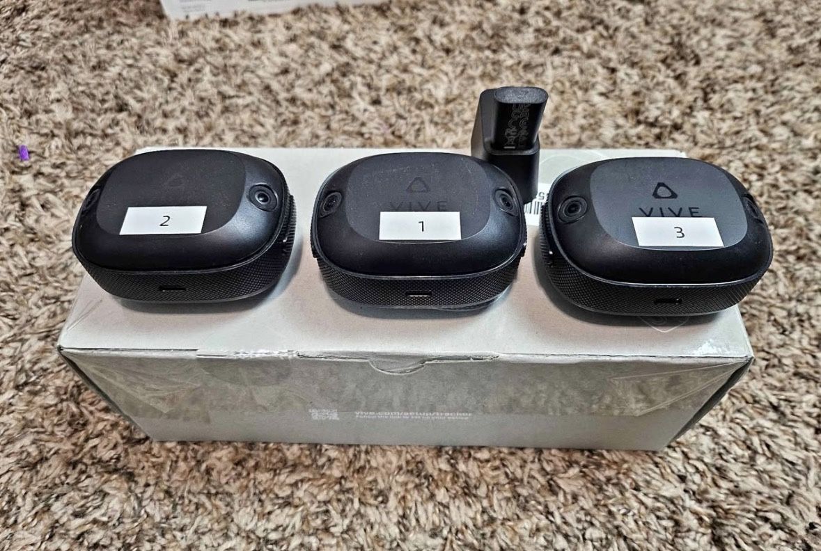 3x Vive Ultimate Trackers