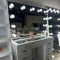 Vanity Room — Vanity Table + LED Mirror 