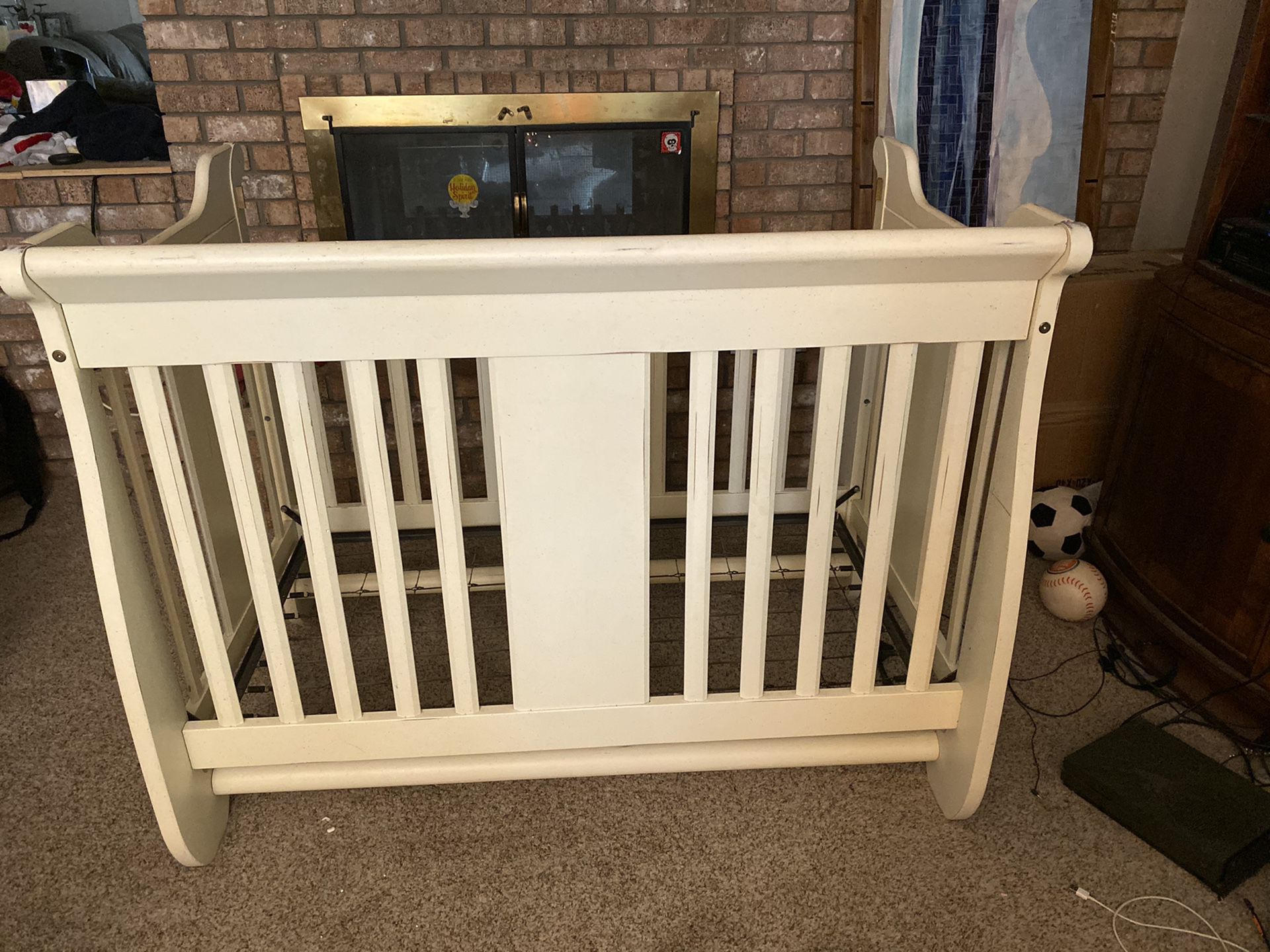 Baby crib/bed with matching dresser