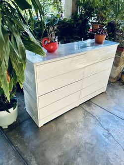 Dresser With 8 Drawers