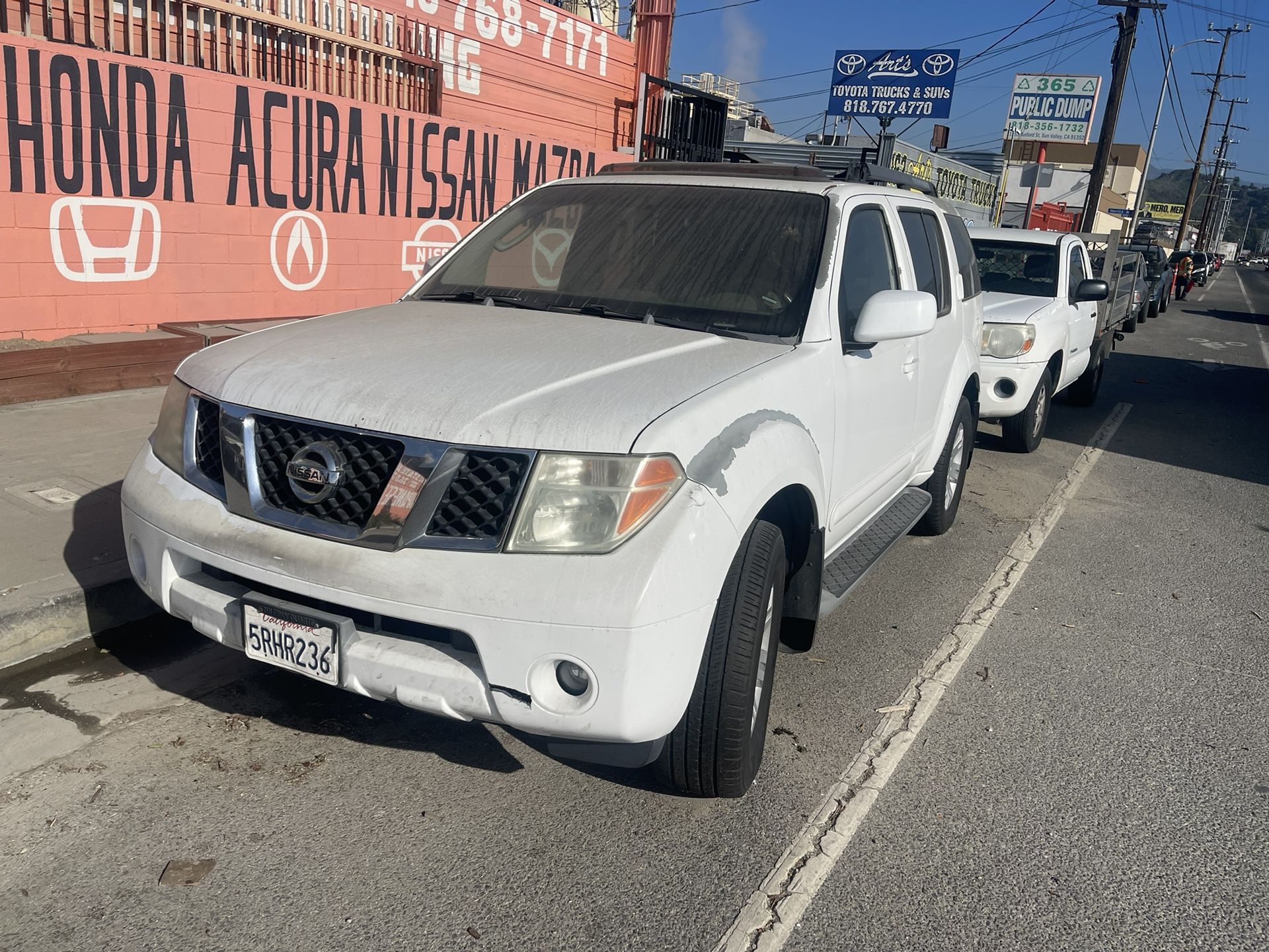 2005 Nissan Pathfinder with bad Engine for parts or the car