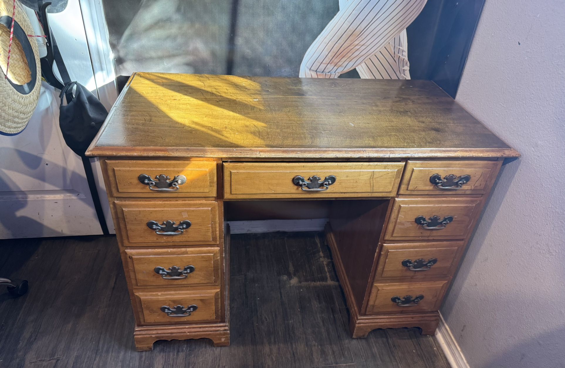 Desk (Fianders)