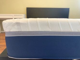 Queen Bed Mattress   14inches Excellent Condition