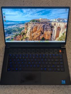 Alienware m15 R7 Gaming Laptop - RTX 3070 Ti / i7-12700H / 16GB