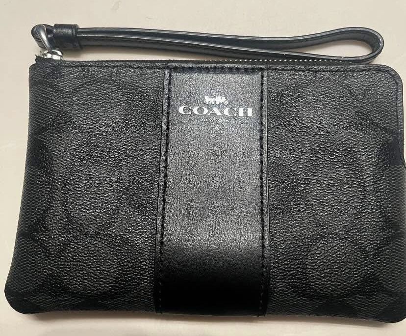 Couch Wristlet 