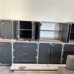 Garage storage cabinets set – solid workshop storage 💪  Selling a set of garage/storage cabinets in overall good condition. These are sturdy units wi