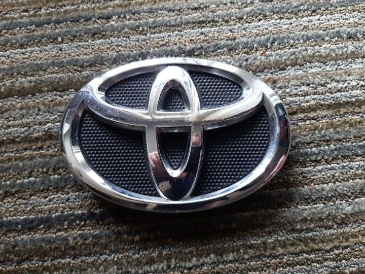 Camry Emblem