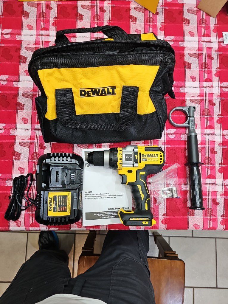 New Dewalt Flexvolt 1/2 Hammerdrill Drill Driver With Fast Charger