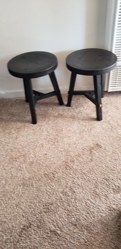 2 black stools