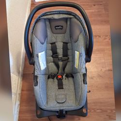 Evenflo baby car seat  from birth to 12 months in good condition