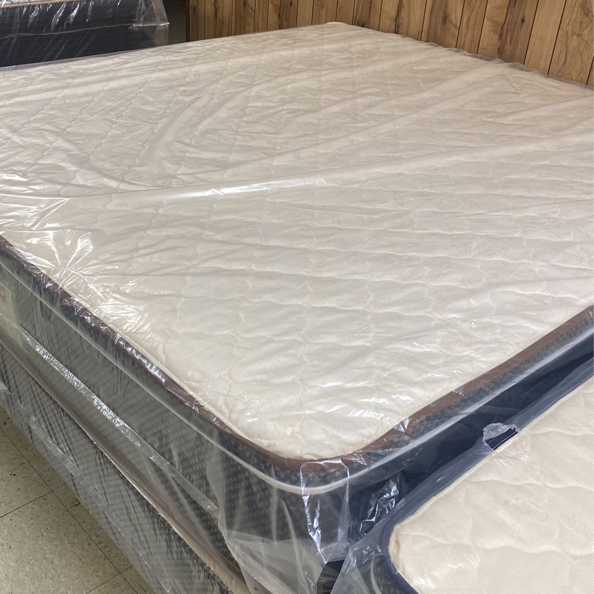 ⚜️NEW KING SIZE PILLOW TOP SUPREME MATTRESS W.BOXSPRING INCLUDED ⚜️