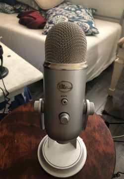Blue brand Yeti microphone