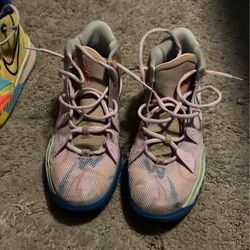 Nike Kyrie Size 6