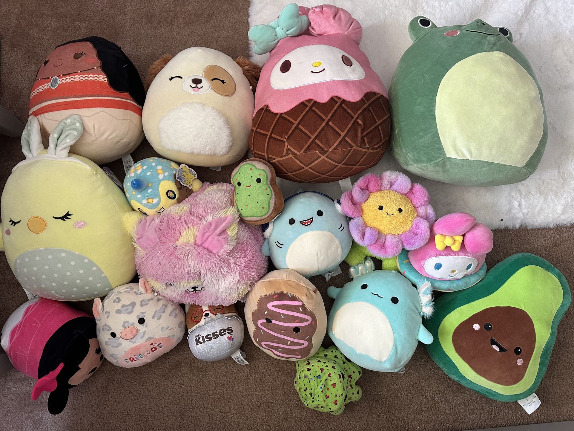 Plushies/squishmallows