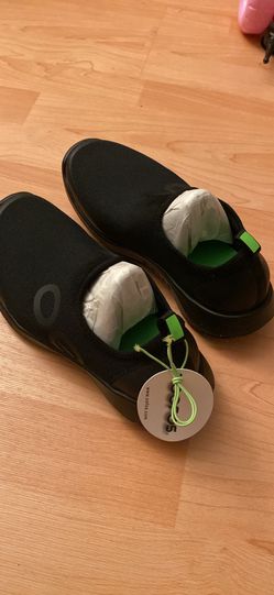 Oofos OOMG women black recovery sneakers Slip-On Shoes Black Size 7