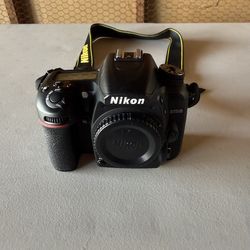 Nikon  D7500