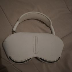 Apple AirPods Max – Silver – Like New with Case