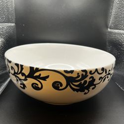 Elegant ceramic bowl