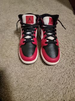 Jordan 1 mid Chicago black Toe