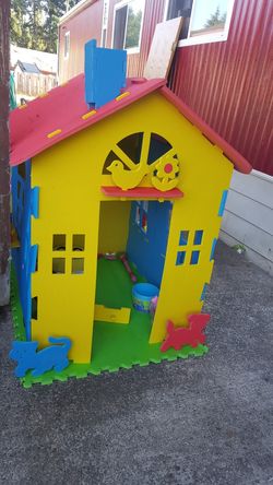Jumbo foam house