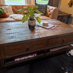 Urban Gold Lift-Top Coffee Table – Excellent Condition!