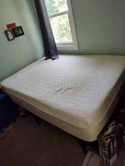 Queen size bob-o-pedic mattress