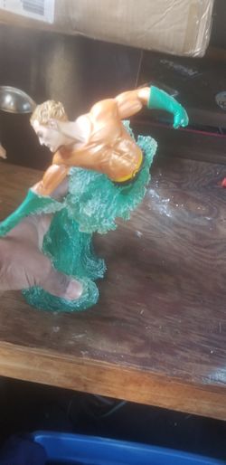 Aquaman statue damaged.