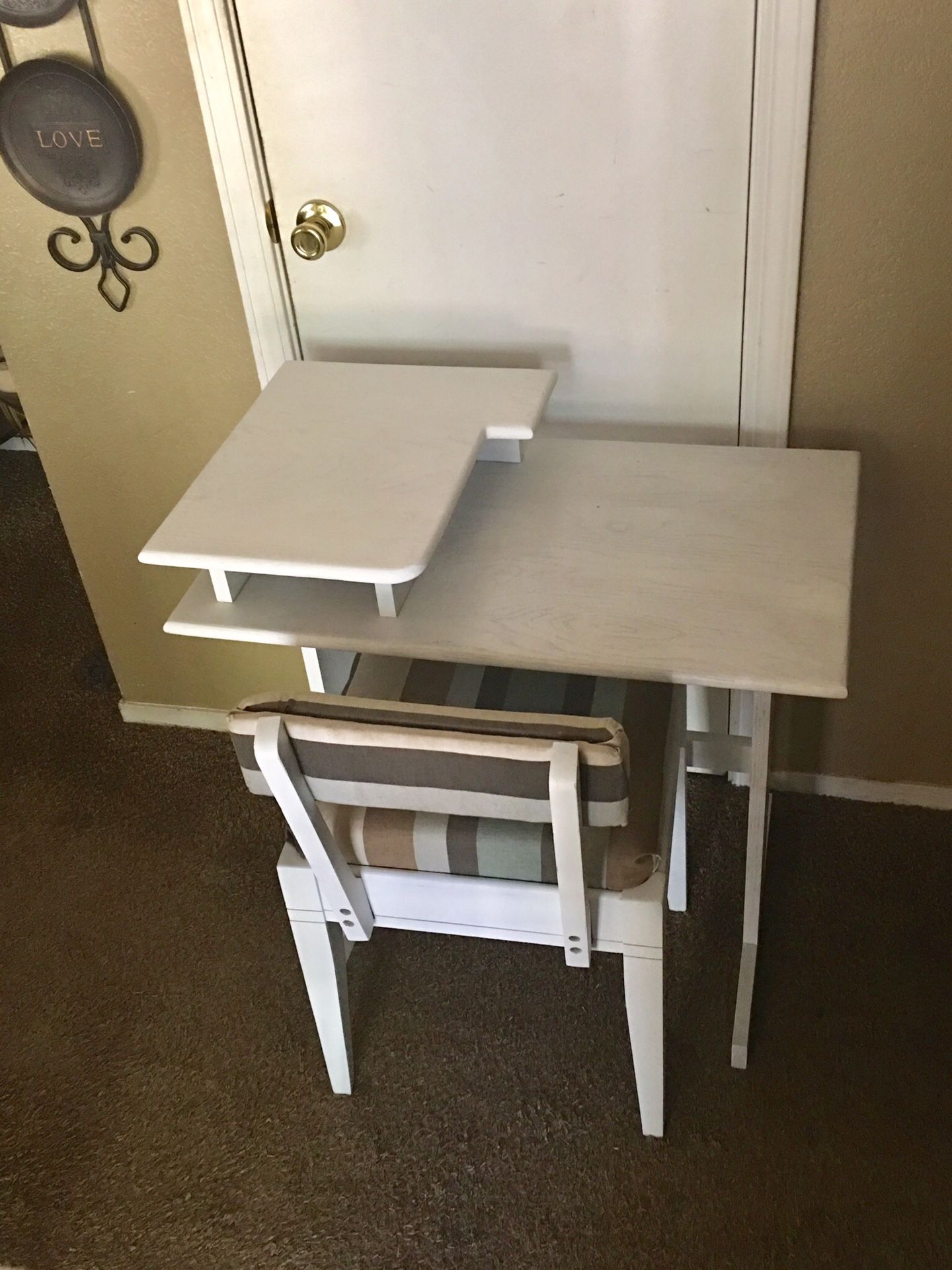 Small desk with storage chair