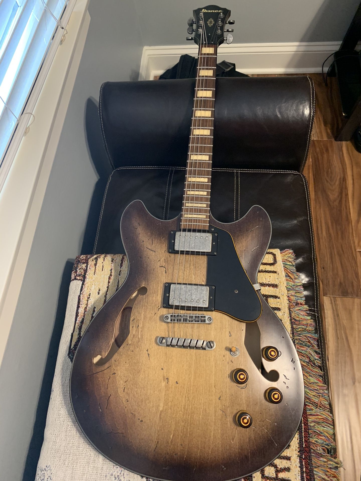 Ibanez Artcore ASV10A