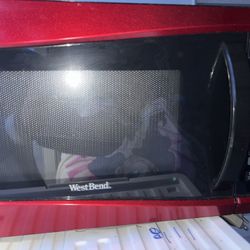 WestBend 900 Watt Microwave