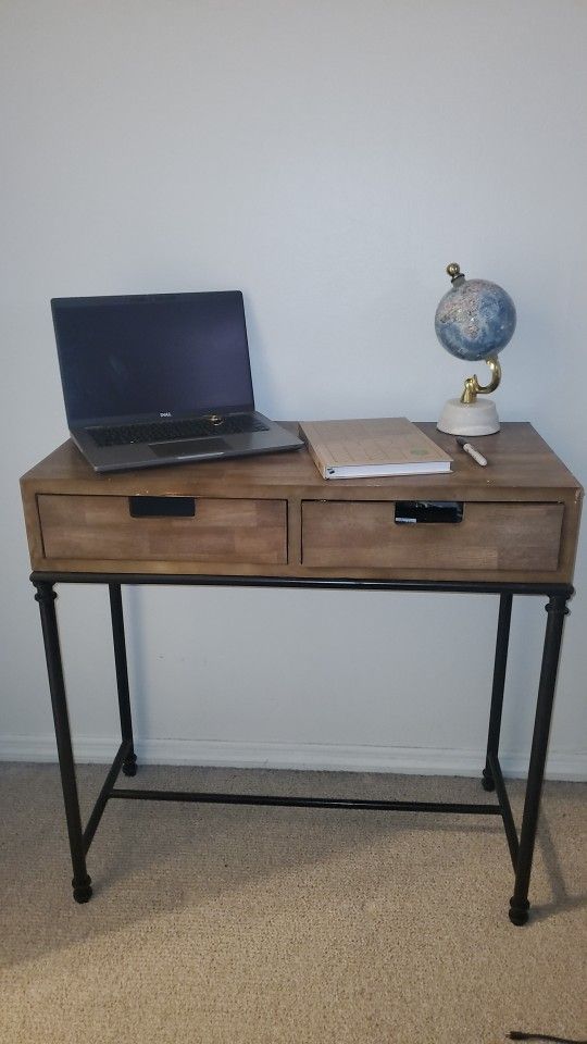 Modern Industrial Writing / Entry Table