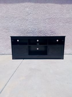 Entertainment center for up to 65" TV