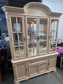 Solid Wood Oak China Cabinet/Hutch