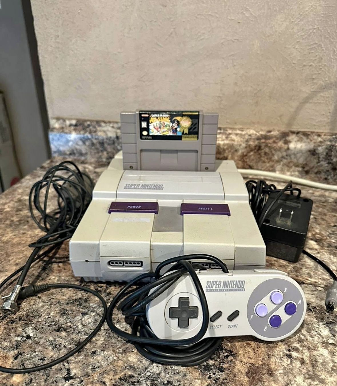 SÚPER NINTENDO CONSOLE (SNES) WITH SÚPER MARIO ALL STARS GAME INCLUDED AND ALL CORDS AND CONTROLLER