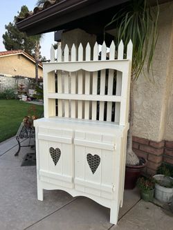 Adorable hutch/ potting bench 69x37.5x13