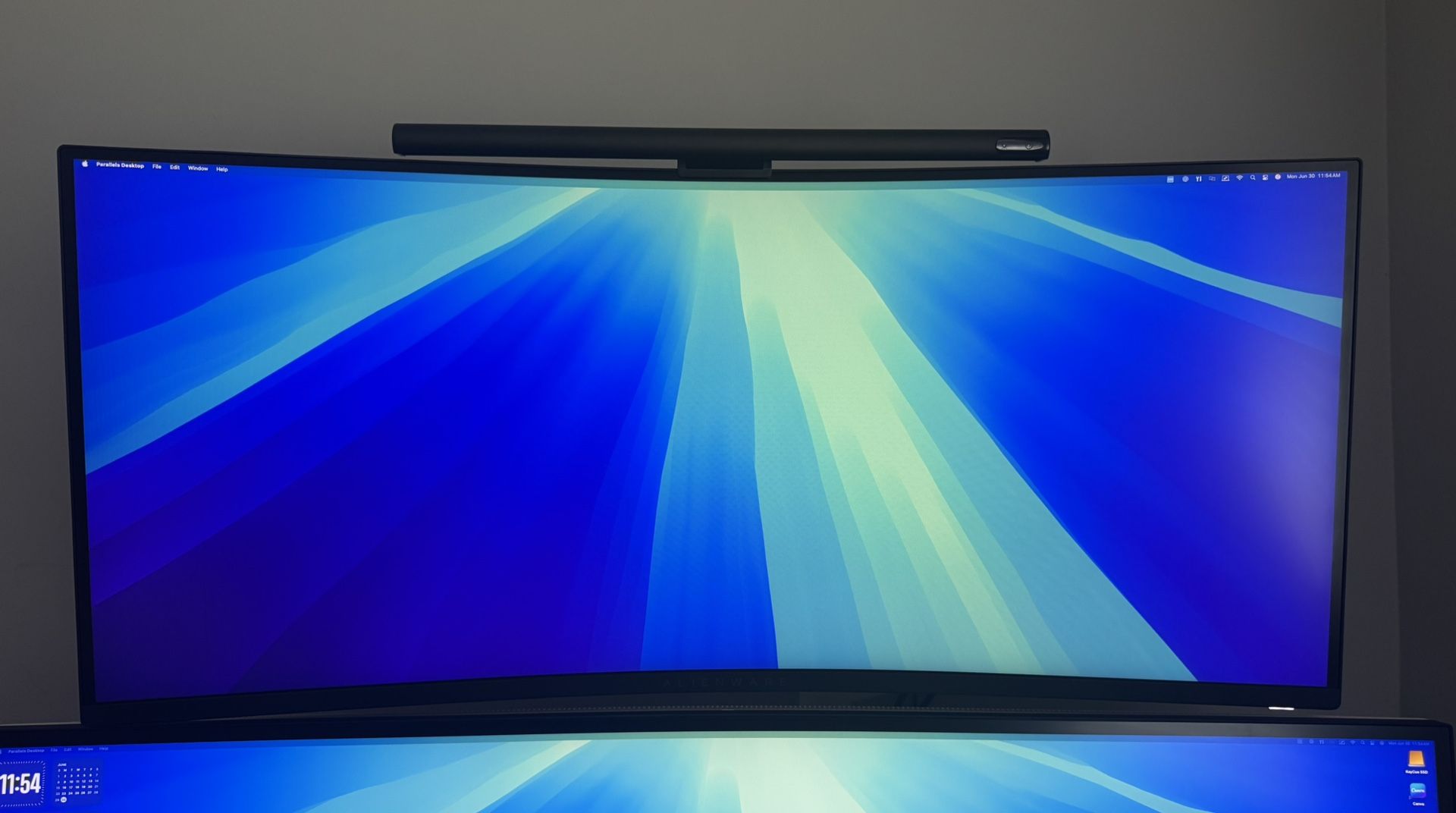 Alienware 34 Curved Gaming Monitor – AW3425DWM – 34-inch WQHD 180Hz 1ms Display, 1500R, AMD FreeSync Premium, VESA AdaptiveSync.