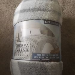 Two brand new blankets