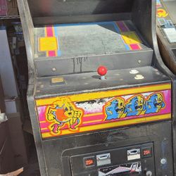 Ms PACMAN cabaret arcade Machine