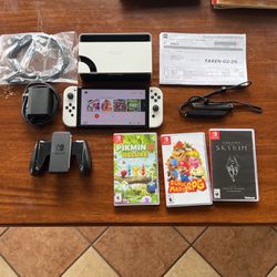 Excellent Nintendo Switch OLED w/3 Games And Protection Plan